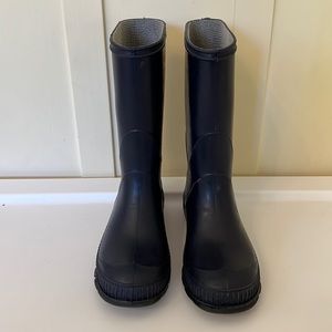 Navy Kamik rain boots. Little kid size 1.